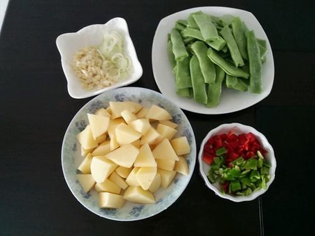 【土豆炖豆角】步骤1制作图解