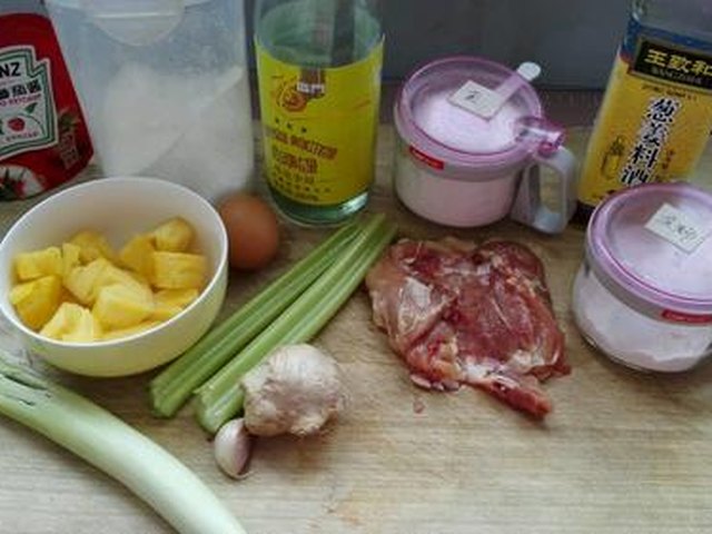 【番茄菠萝鸡块】步骤1