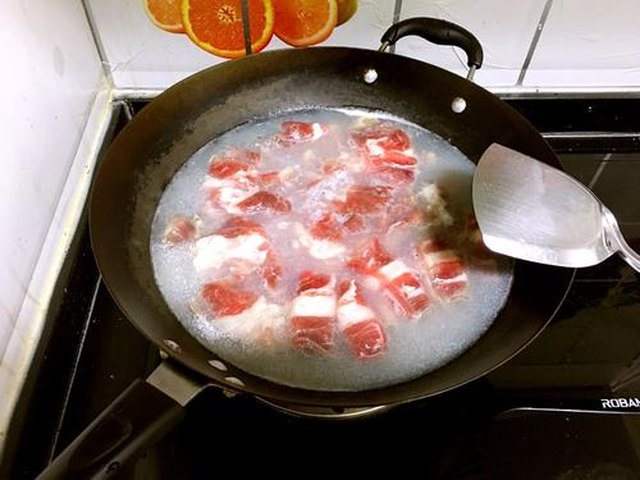 【圆葱炒牛肉片】步骤2