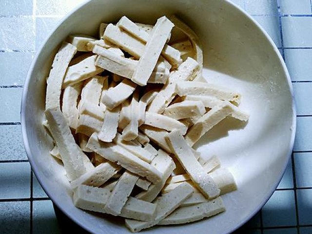 【鱼香千页豆腐】步骤1制作图解