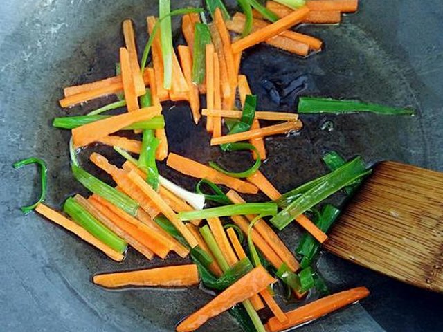 【鱼香千页豆腐】步骤4制作图解