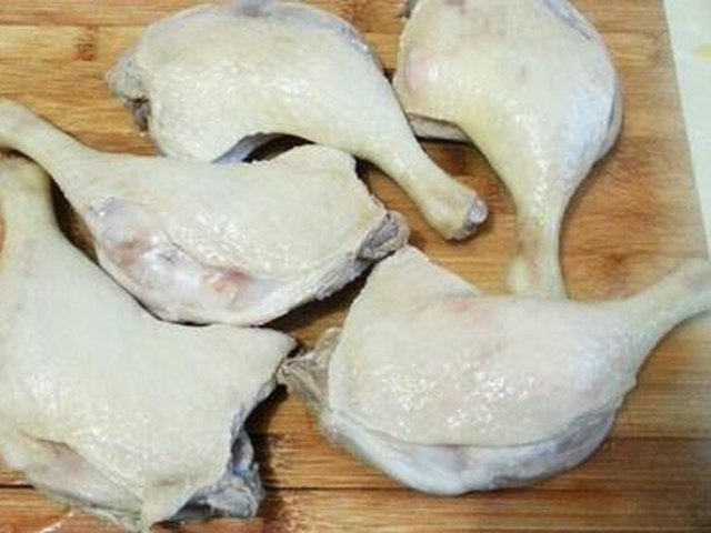 【香酥鸭腿】步骤2