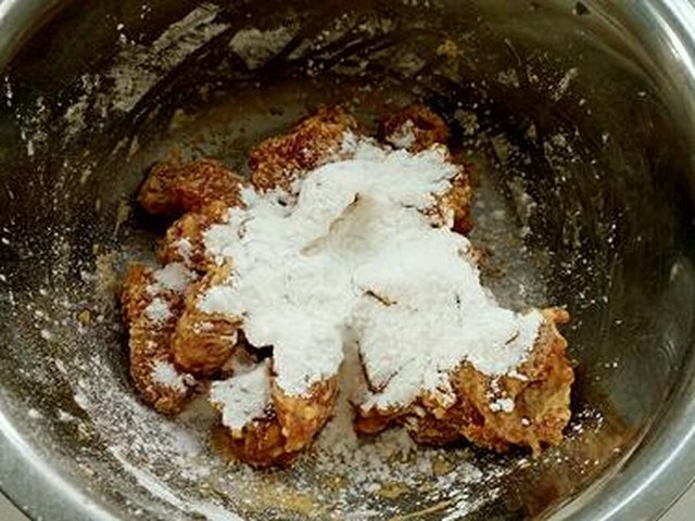 【蚝油溜肉段】步骤4制作图解
