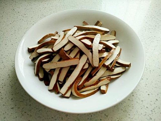 【芹菜炒香干】步骤4