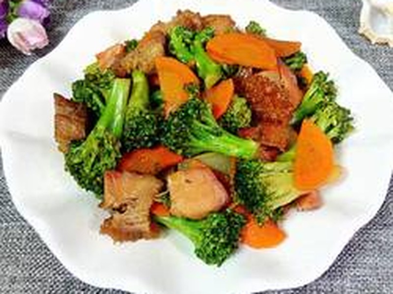 烧肉炒西兰花