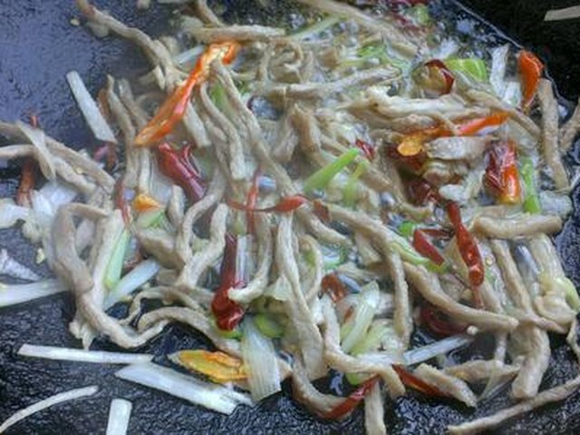 【肉炒萝卜丝】步骤3