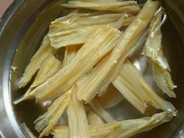 【素炒芹菜胡萝卜腐竹】步骤2