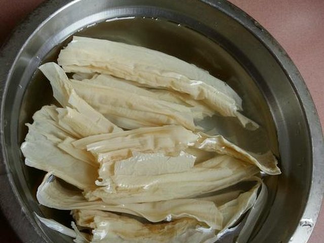 【素炒芹菜胡萝卜腐竹】步骤3