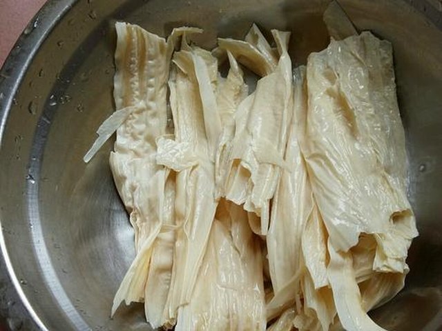 【素炒芹菜胡萝卜腐竹】步骤4