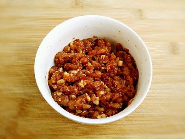 【肉末粉丝圆白菜】步骤2制作图解