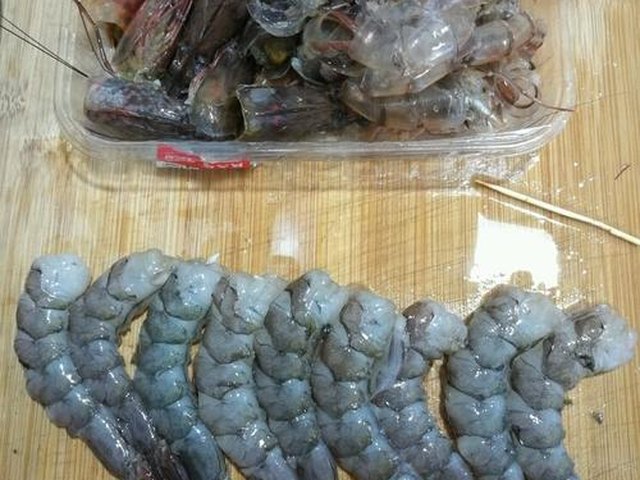 【酥炸大虾】步骤1制作图解