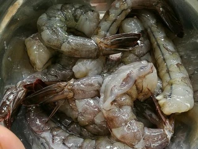 【酥炸大虾】步骤2制作图解