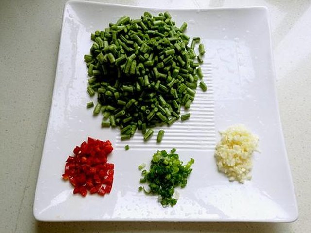 【素炒长豆角丁】步骤3制作图解