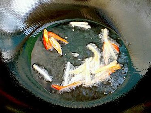 【葱爆孜然羊肉】步骤4制作图解
