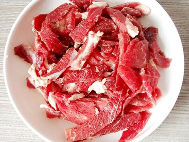 【孜然牛肉】步骤1制作图解