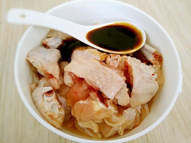 【香辣干锅鸡翅】步骤3制作图解