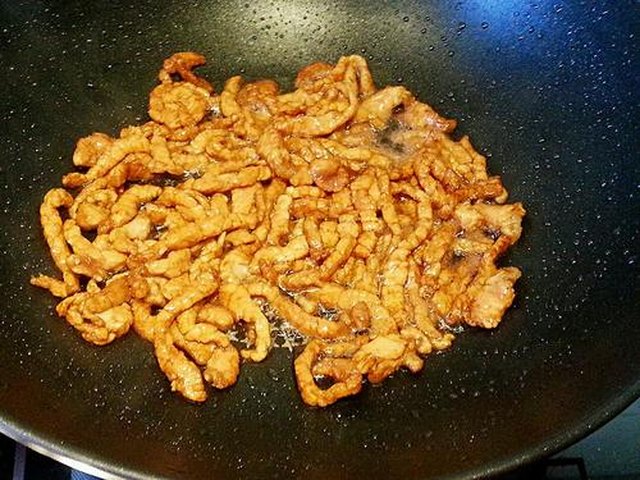 【尖椒肉丝】步骤2制作图解