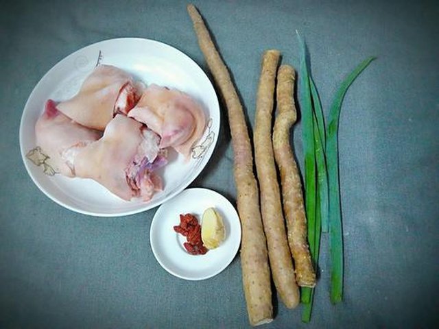 【山药炖猪蹄】步骤1