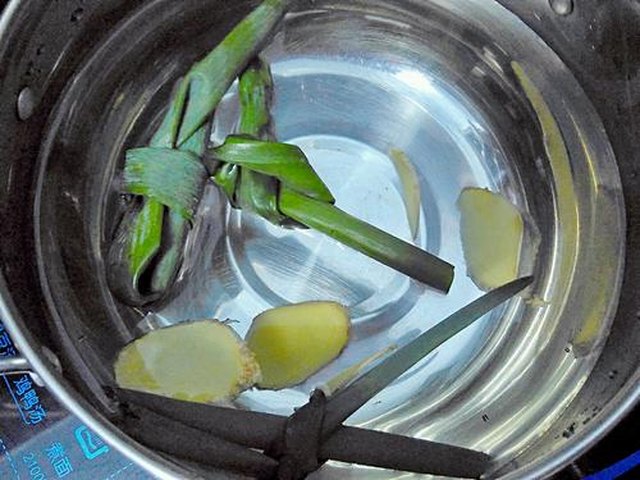 【山药炖猪蹄】步骤3
