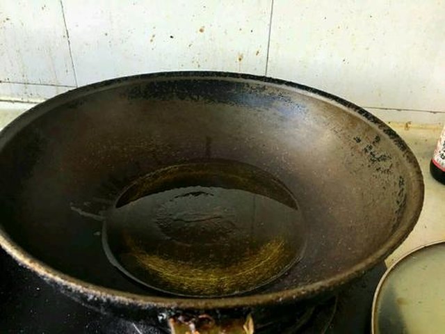 【洋葱木耳炒土鸡蛋】步骤4制作图解