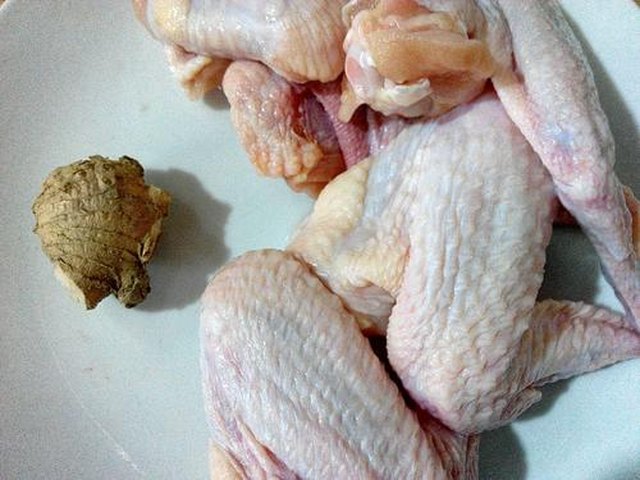 【酱油鸡翅】步骤1制作图解