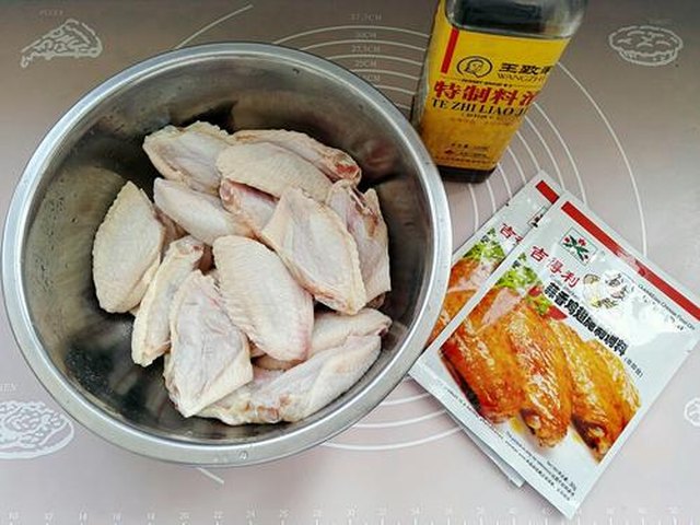 【蒜香粉脆皮鸡翅】步骤1制作图解