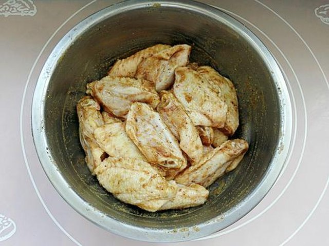 【蒜香粉脆皮鸡翅】步骤4制作图解