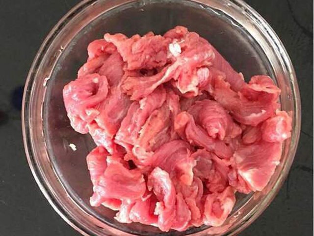 【芹菜炒牛肉】步骤3