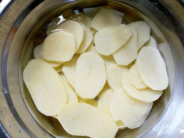 【煎土豆片】步骤3制作图解