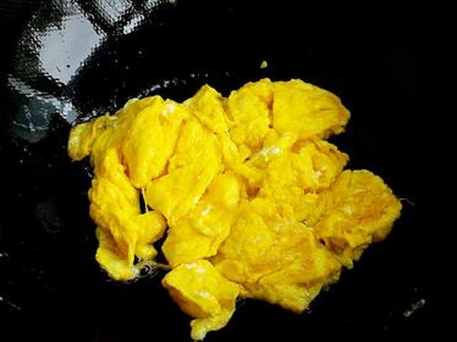 【木耳鸡蛋炒肉】步骤2制作图解