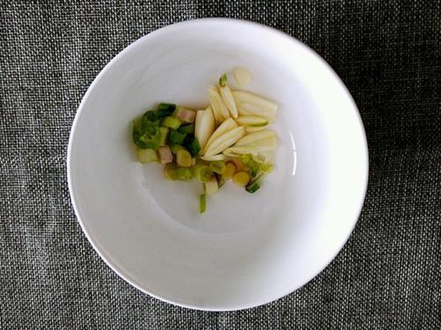 【酸甜圆白菜】步骤2制作图解