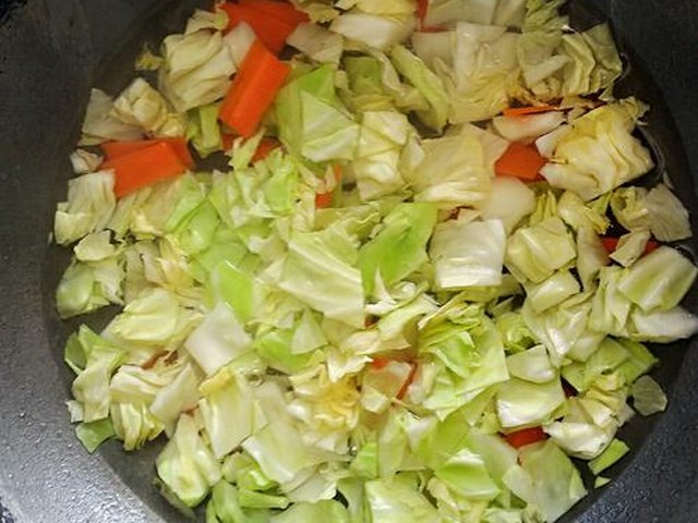 【酸甜圆白菜】步骤3制作图解