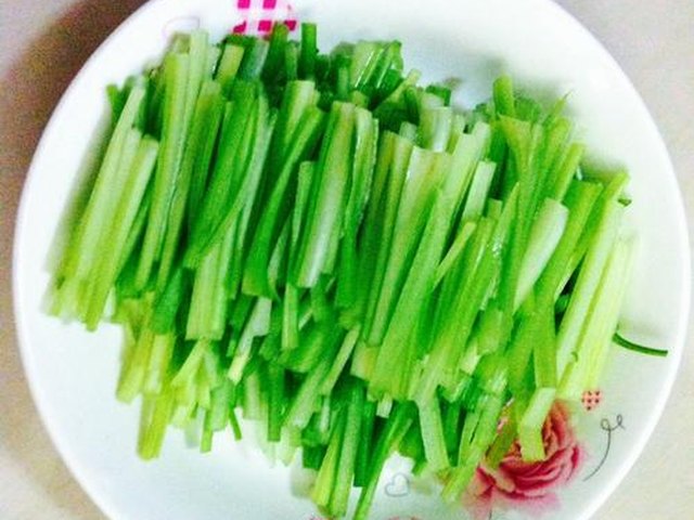 【芹菜炒豆干】步骤1