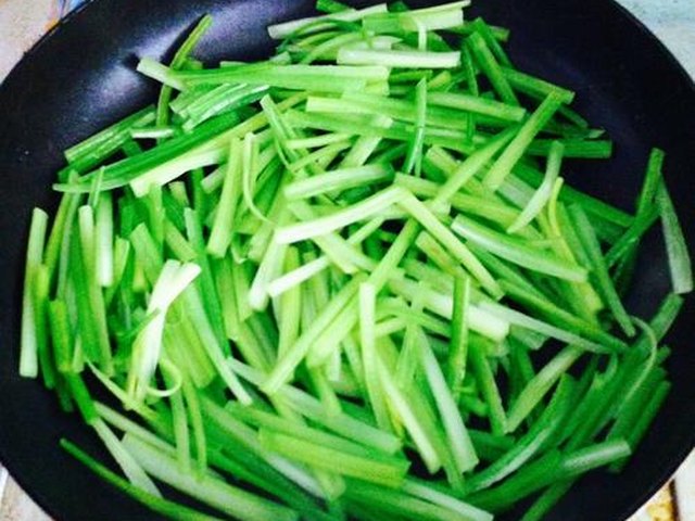 【芹菜炒豆干】步骤3