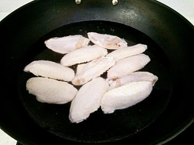 【酱烧鸡翅】步骤3制作图解