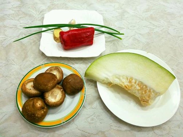 【香菇烧冬瓜】步骤1