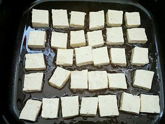 【糖醋脆皮豆腐】步骤2制作图解