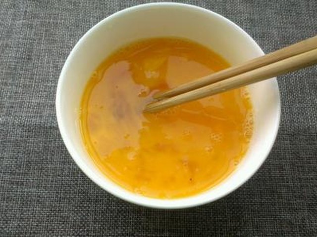 【青椒炒鸡蛋】步骤2