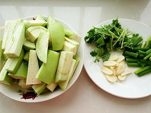 【酱焖茄子】步骤1制作图解