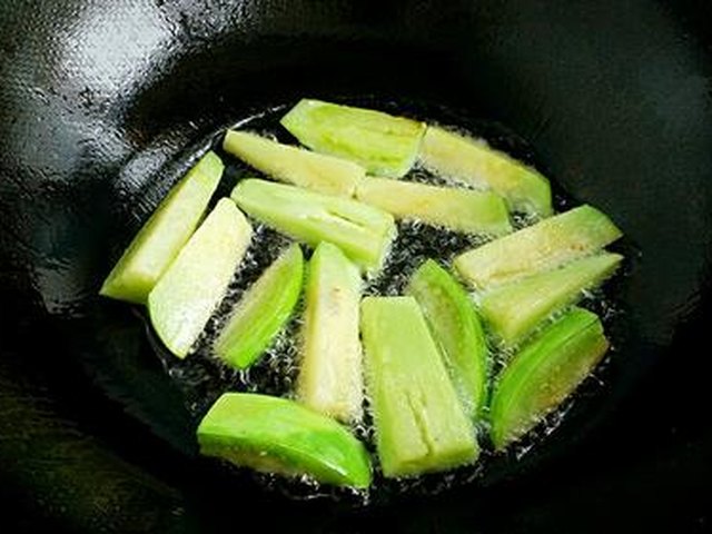 【酱焖茄子】步骤3制作图解