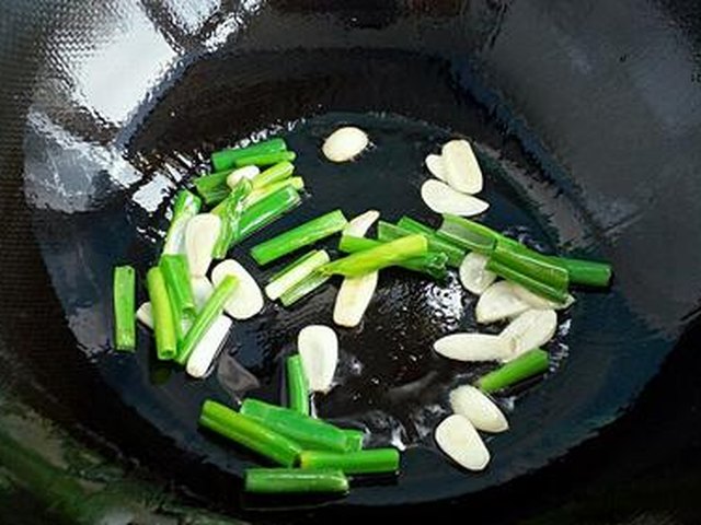 【酱焖茄子】步骤4制作图解