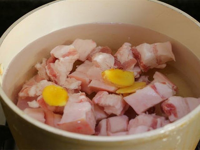 【小土豆焖红烧肉】步骤4