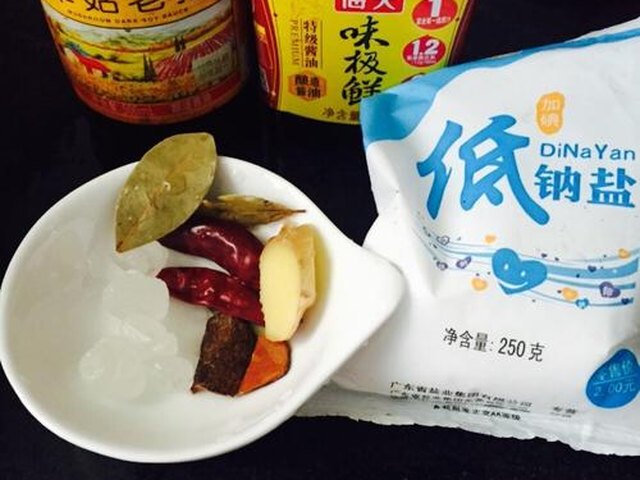 【香菇土豆炖鸡块】步骤3制作图解