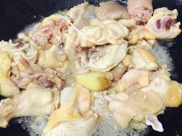 【香菇土豆炖鸡块】步骤4制作图解