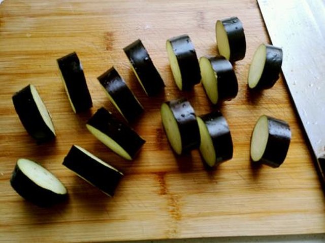 【茄汁肉沫酿广茄】步骤4制作图解