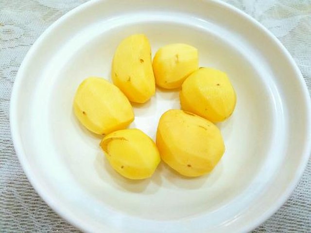 【彩椒土豆烧排骨】步骤2制作图解