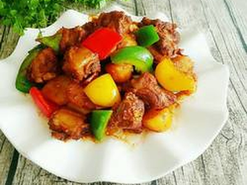 彩椒土豆烧排骨