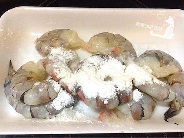 【蚝油蟹味菇韭菜炒虾仁】步骤1