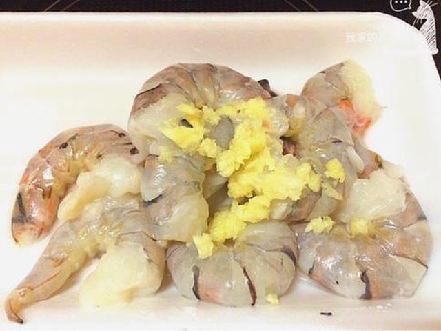 【蚝油蟹味菇韭菜炒虾仁】步骤2