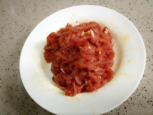 【蒜苔肉丝】步骤2